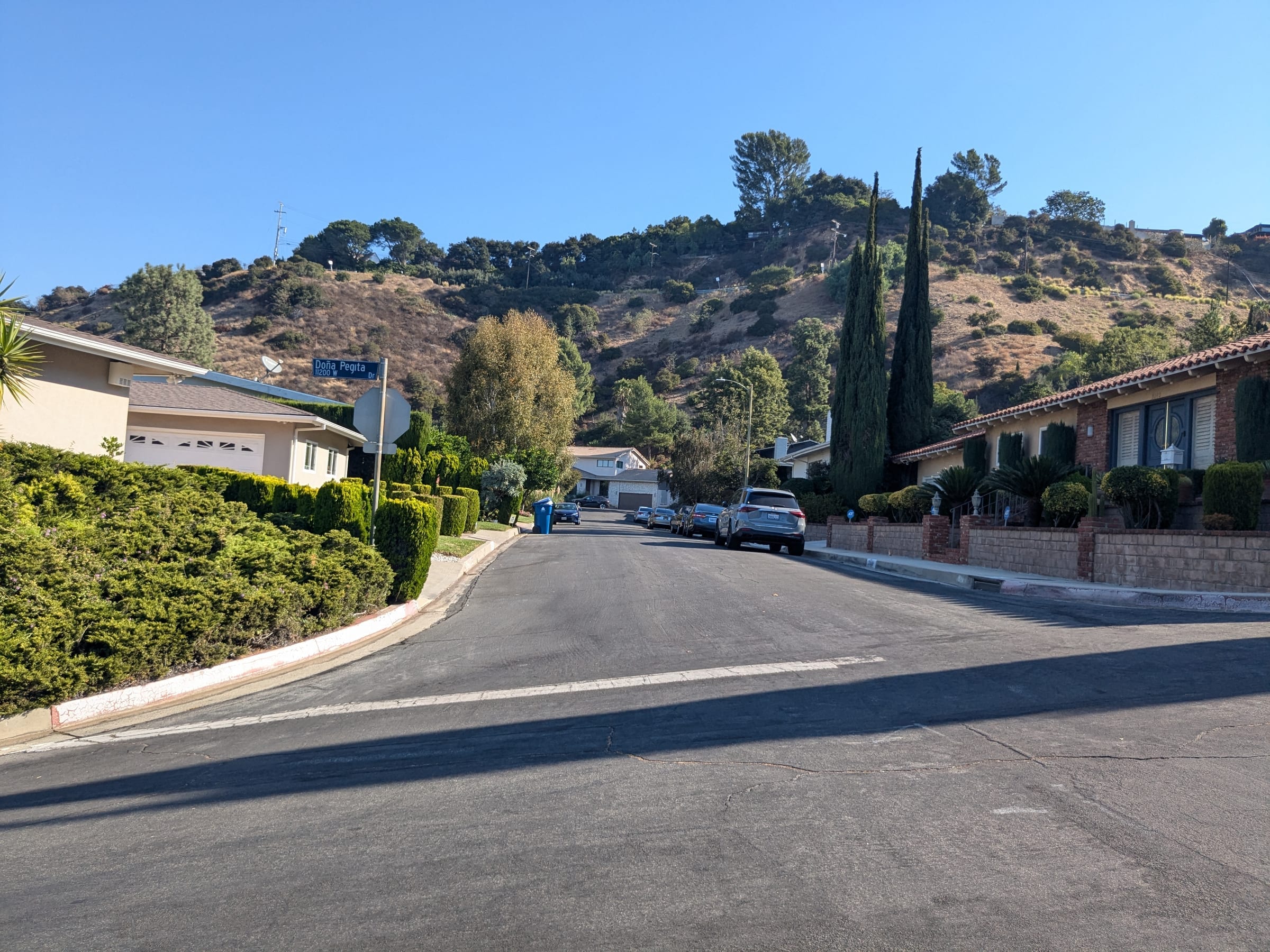 Scenic vista of The Dona Streets in Studio City, capturing the beauty of Laurelwood's hills